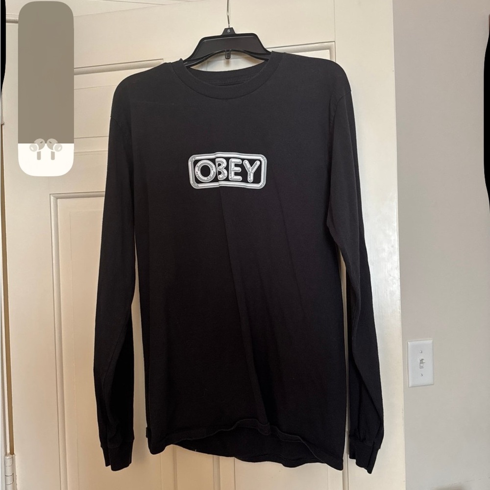 Obey tee